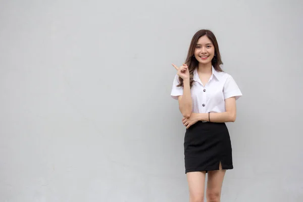 Portrét Thajské Dospělé Studentské Univerzity Uniforma Krásná Dívka Ukazuje — Stock fotografie