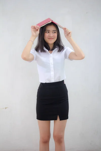 Portrait Thai Adulte Étudiant Uniforme Universitaire Belle Fille Livre Rouge — Photo