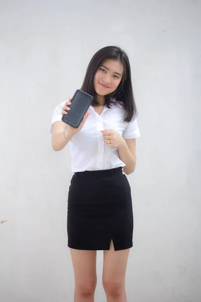Portret Tajskiego Dorosłego Studenta Uniwersytet Mundur Piękna Dziewczyna Pokazać Jej — Zdjęcie stockowe