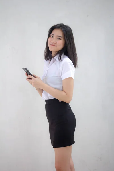 Портрет Тайського Студента Дорослих Університетська Форма Красива Дівчина Використовує Свій — стокове фото