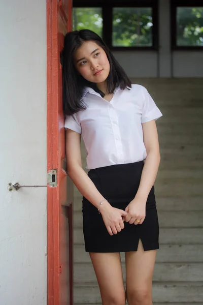 Retrato Tailandés Estudiante Adulto Universidad Uniforme Hermosa Chica Relajarse Sonreír — Foto de Stock