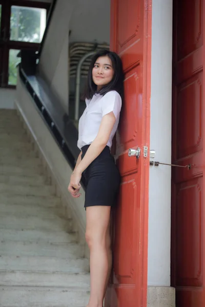 Porträt Von Thailändischen Erwachsenen Studenten Uniform Schöne Mädchen Entspannen Und — Stockfoto