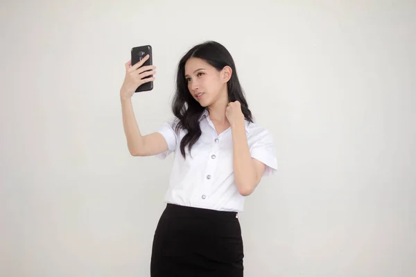 Retrato Tailandês Adulto Estudante Universidade Uniforme Bela Menina Usando Seu — Fotografia de Stock