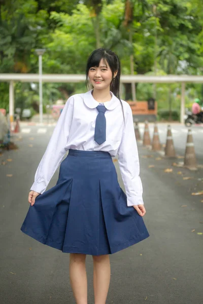 Retrato Tailandês Estudante Ensino Médio Uniforme Adolescente Linda Menina Feliz — Fotografia de Stock