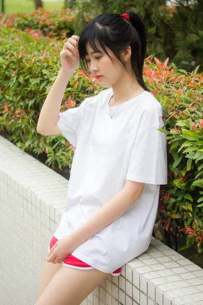 Ásia Tailandês Japonês Adolescente Branco Shirt Bela Menina Feliz Relaxar — Fotografia de Stock