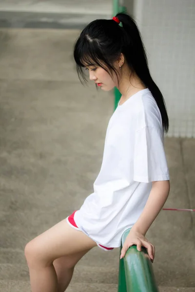 Asia Tailandez Japonez Adolescenta Alb Shirt Frumoasa Fata Fericit Relaxa — Fotografie, imagine de stoc