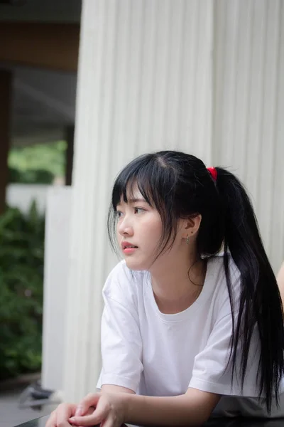 Asiático Tailandés Japonés Adolescente Blanco Camiseta Hermosa Chica Feliz Relajarse —  Fotos de Stock