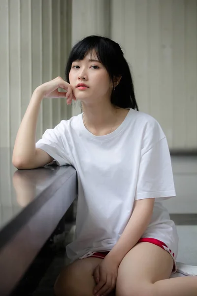 Ásia Tailandês Japonês Adolescente Branco Shirt Bela Menina Feliz Relaxar — Fotografia de Stock