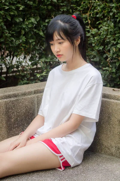 Asiático Tailandés Japonés Adolescente Blanco Camiseta Hermosa Chica Feliz Relajarse —  Fotos de Stock