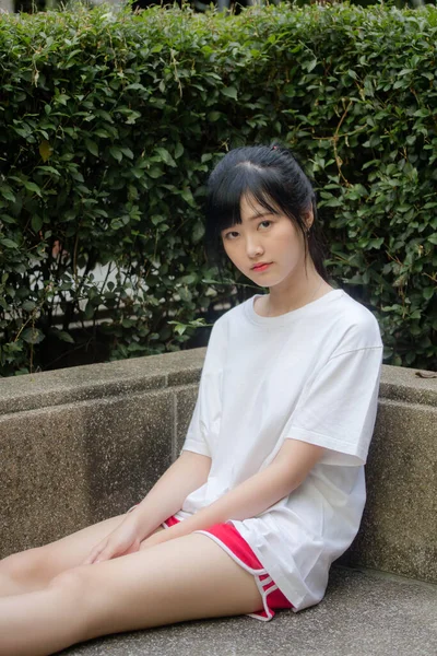 Азиатско Тайский Японский Подросток Подросток Белая Футболка Красивая Девушка Счастлива — стоковое фото