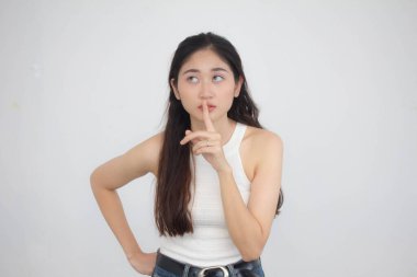 Tayland portresi yetişkin güzel kız beyaz gömlek mavi kot sessiz