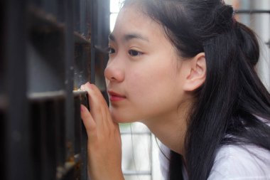 Asia Thai Teen White tişörtü Güzel kız mutlu ve rahat