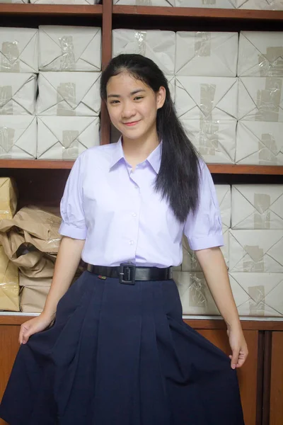 Taylandlı Liseli Üniformasının Portresi Genç Güzel Kız Mutlu Rahat — Stok fotoğraf