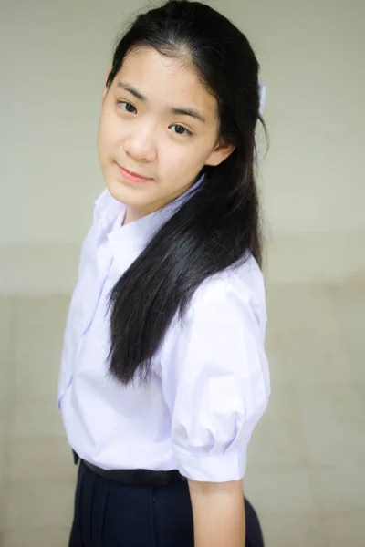 Portrait Thai Lycéen Uniforme Adolescent Belle Fille Heureux Détendre — Photo