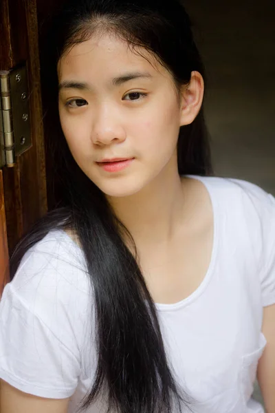 Asiatisch Thai Teen Weiß Shirt Hübsch Mädchen Happy Und Entspannen — Stockfoto