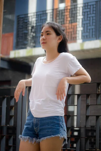 Asia Thai Teen Bianco Shirt Bella Ragazza Felice Rilassarsi — Foto Stock