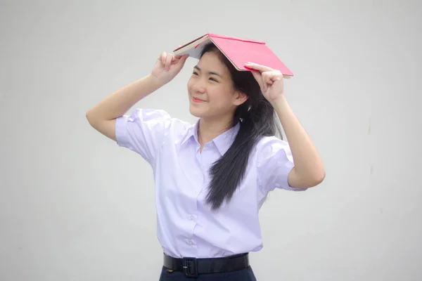 Asya Thai Lise Öğrencisi Üniforması Güzel Bir Kız Bir Kitap — Stok fotoğraf