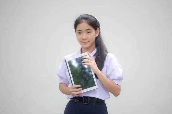 Retrato Tailandés Estudiante Secundaria Uniforme Hermosa Chica Espectáculo Tableta —  Fotos de Stock