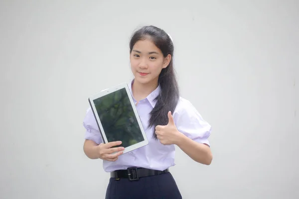 Retrato Tailandês Estudante Ensino Médio Uniforme Bela Menina Mostrar Tablet — Fotografia de Stock