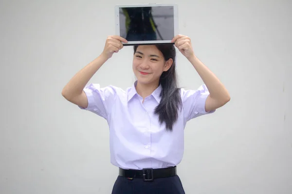 Retrato Tailandés Estudiante Secundaria Uniforme Hermosa Chica Espectáculo Tableta —  Fotos de Stock