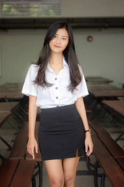 Portret Van Thai Volwassen Student Universiteit Uniform Mooi Meisje Ontspannen — Stockfoto