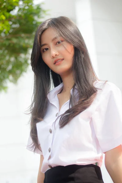 Portret Van Thai Volwassen Student Universiteit Uniform Mooi Meisje Ontspannen — Stockfoto