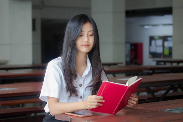 Retrato Tailandês Adulto Estudante Universidade Uniforme Bela Menina Ler Livro — Fotografia de Stock