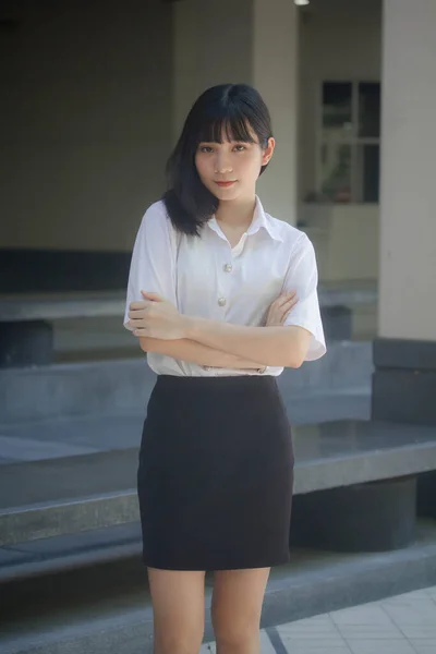 Retrato Tailandês Adulto Estudante Universidade Uniforme Bela Menina Relaxar Sorrir — Fotografia de Stock