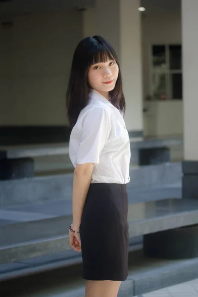 Retrato Tailandês Adulto Estudante Universidade Uniforme Bela Menina Relaxar Sorrir — Fotografia de Stock