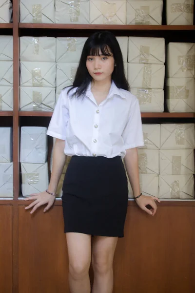 Porträt Von Thailändischen Erwachsenen Studenten Uniform Schöne Mädchen Entspannen Und — Stockfoto