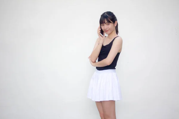 Retrato Tailandês Adulto Linda Menina Camisa Preta Saia Branca Chamando — Fotografia de Stock