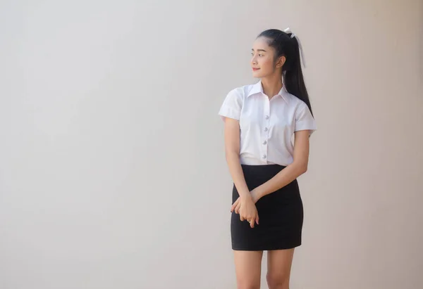 Retrato Tailandés Estudiante Adulto Universidad Uniforme Hermosa Chica Señalando — Foto de Stock