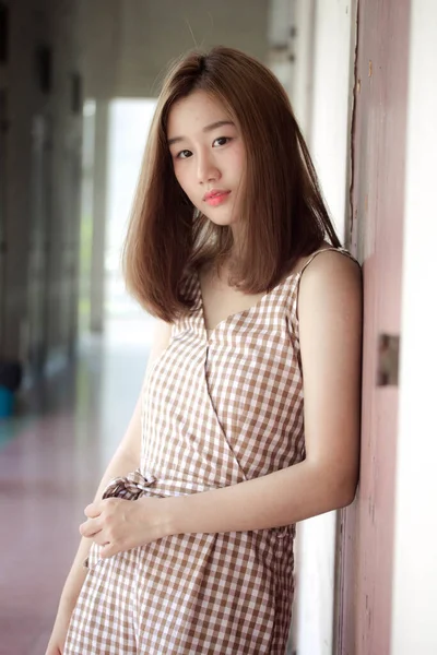 Portrét Thajského Porcelánu Dospělé Krásné Dívky Relaxační Čas Ročníku Stylu — Stock fotografie