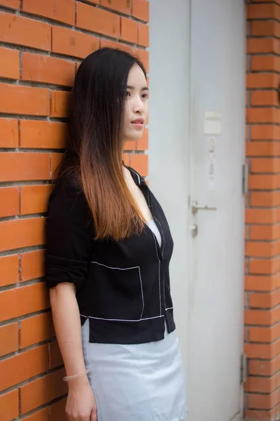 Retrato Tailandés Estudiante Adulto Universidad Uniforme Hermosa Chica Relajarse Sonreír —  Fotos de Stock