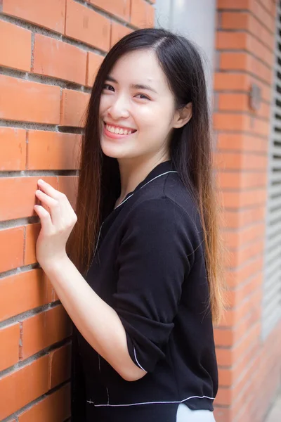 Retrato Tailandés Estudiante Adulto Universidad Uniforme Hermosa Chica Relajarse Sonreír —  Fotos de Stock