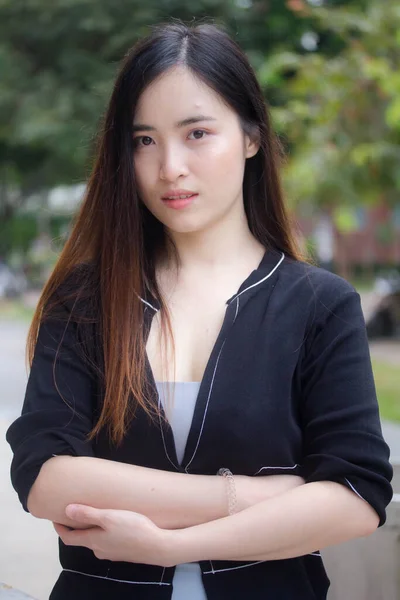 Retrato Tailandés Estudiante Adulto Universidad Uniforme Hermosa Chica Relajarse Sonreír — Foto de Stock