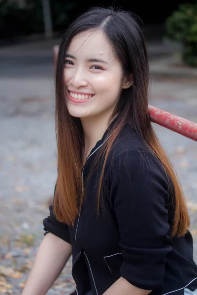 Retrato Tailandês Adulto Estudante Universidade Uniforme Bela Menina Relaxar Sorrir — Fotografia de Stock