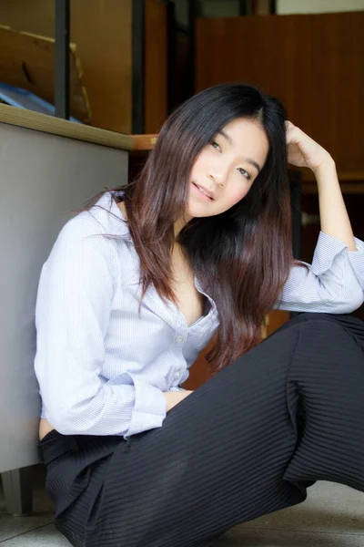 Ritratto Thai China Adulto Bella Ragazza Rilassarsi Sorridere — Foto Stock