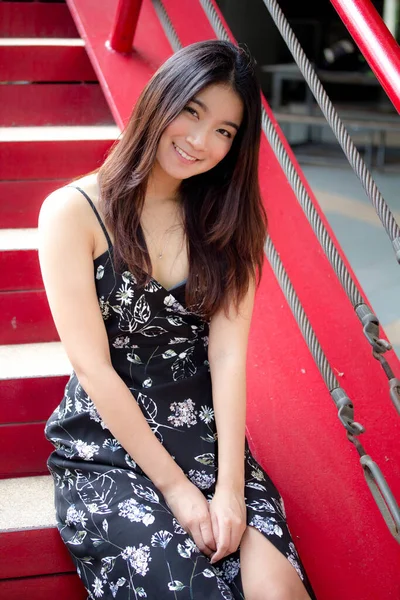 Ritratto Thai China Adulto Bella Ragazza Rilassarsi Sorridere — Foto Stock