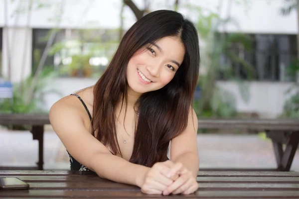 Πορτρέτο Του Thai Κίνα Ενηλίκων Όμορφο Κορίτσι Χαλαρώσει Και Χαμογελάσει — Φωτογραφία Αρχείου