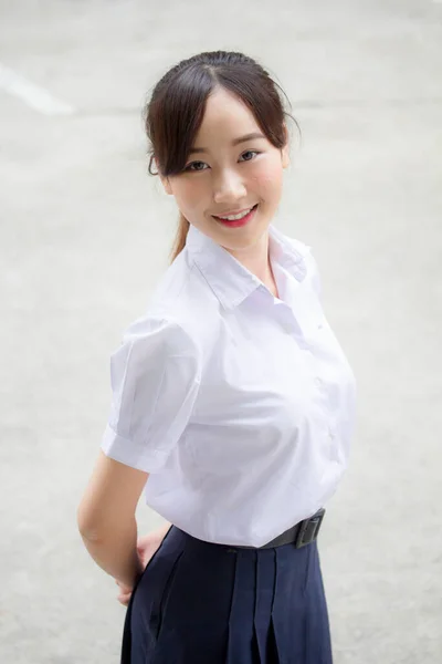 Retrato Tailandés Estudiante Secundaria Uniforme Adolescente Hermosa Chica Feliz Relajarse — Foto de Stock