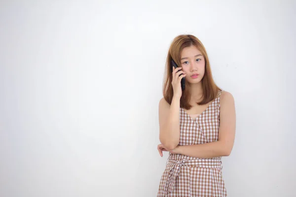 Retrato Tailandés China Adulto Hermosa Chica Llamando Teléfono Inteligente — Foto de Stock