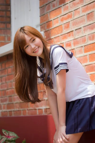 Retrato Tailandês Adolescente Linda Menina Japonês Estudante Uniforme Feliz Relaxar — Fotografia de Stock