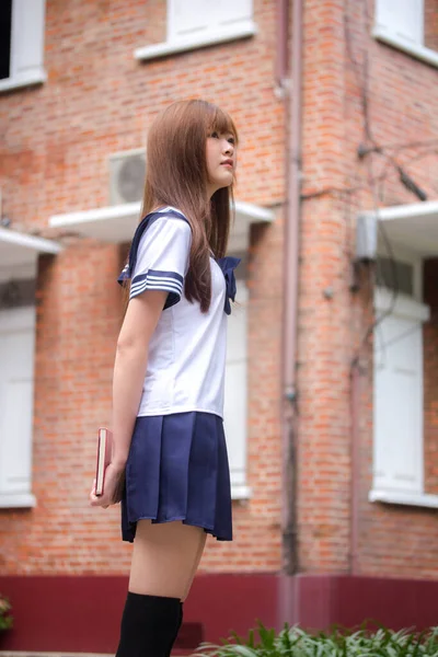 Retrato Tailandês Adolescente Linda Menina Japonês Estudante Uniforme Feliz Relaxar — Fotografia de Stock