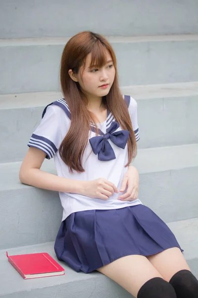 Retrato Tailandês Adolescente Linda Menina Japonês Estudante Uniforme Feliz Relaxar — Fotografia de Stock