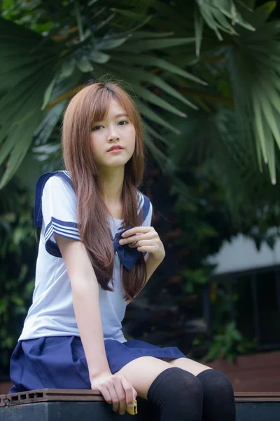 Retrato Tailandês Adolescente Linda Menina Japonês Estudante Uniforme Feliz Relaxar — Fotografia de Stock