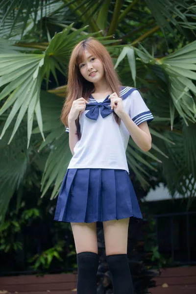 Retrato Tailandês Adolescente Linda Menina Japonês Estudante Uniforme Feliz Relaxar — Fotografia de Stock