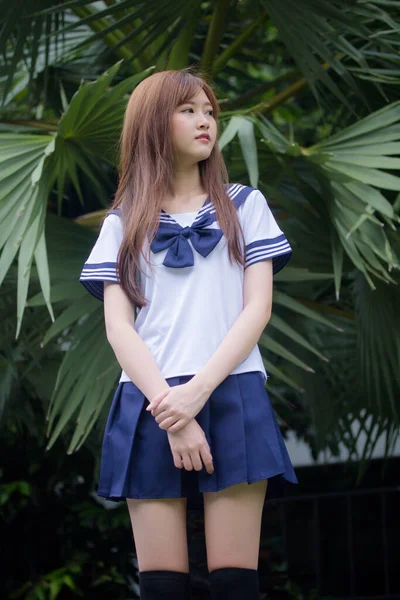 Retrato Tailandês Adolescente Linda Menina Japonês Estudante Uniforme Feliz Relaxar — Fotografia de Stock