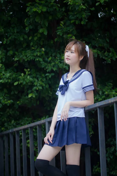 Retrato Tailandés Adolescente Hermosa Chica Japonés Estudiante Uniforme Feliz Relajarse — Foto de Stock