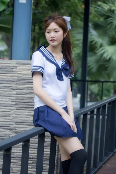 Retrato Tailandés Adolescente Hermosa Chica Japonés Estudiante Uniforme Feliz Relajarse — Foto de Stock